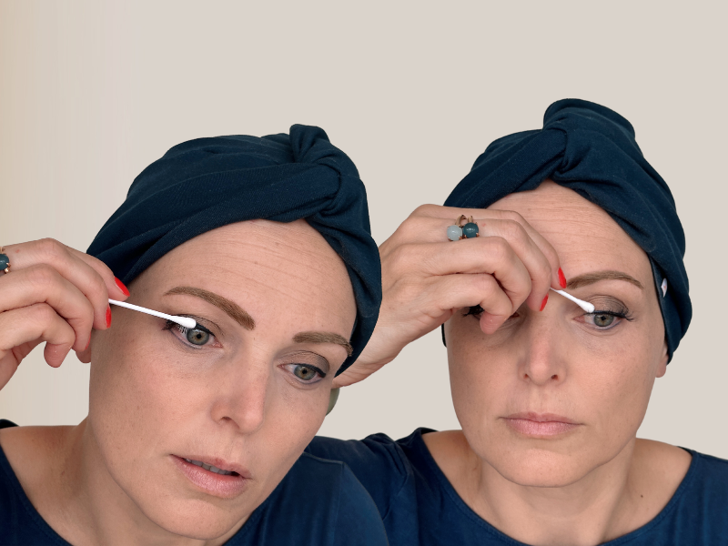 Wimpernbandhälften sanft andrücken